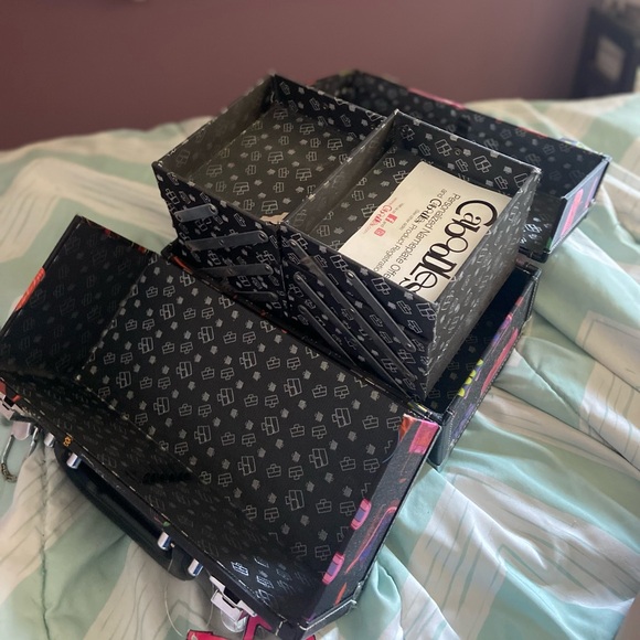 Jewelry and Make Up Carry Case w/HandlE NWT - Picture 3 of 5